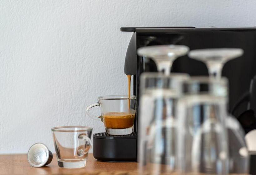 Отель Adamant Suites