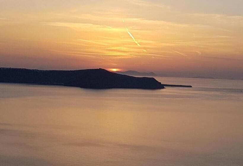 Отель Adamant Suites