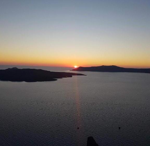 Отель Adamant Suites