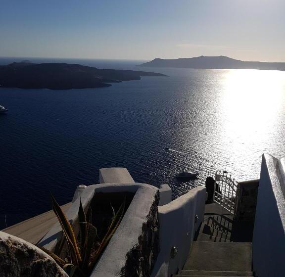 Отель Adamant Suites