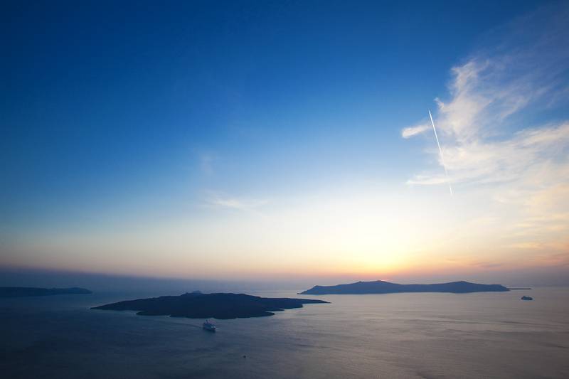 Отель Adamant Suites