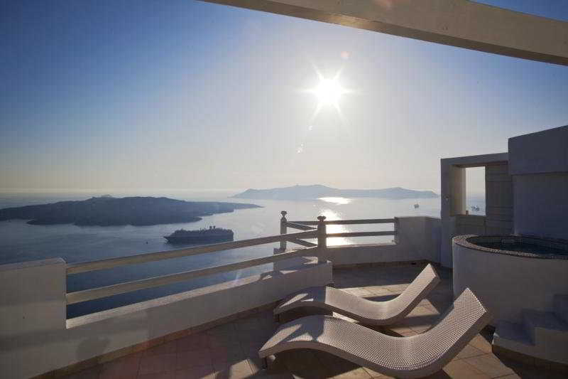 Отель Adamant Suites