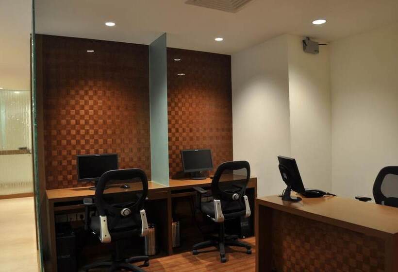 호텔 Adarsh Hamilton