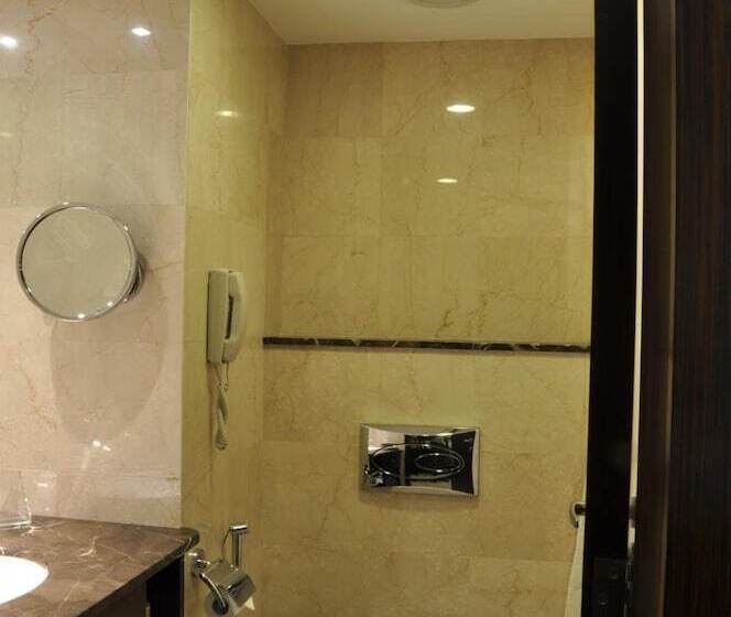 호텔 Adarsh Hamilton