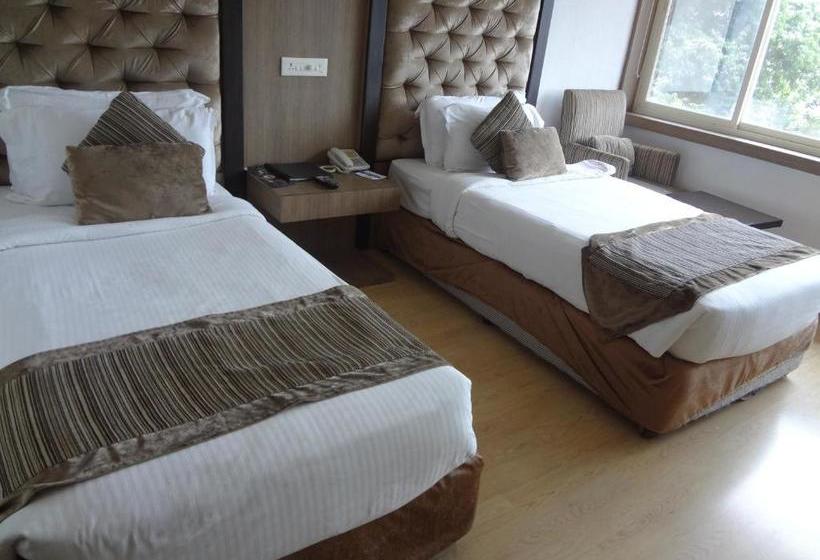 هتل Airport Centre Point