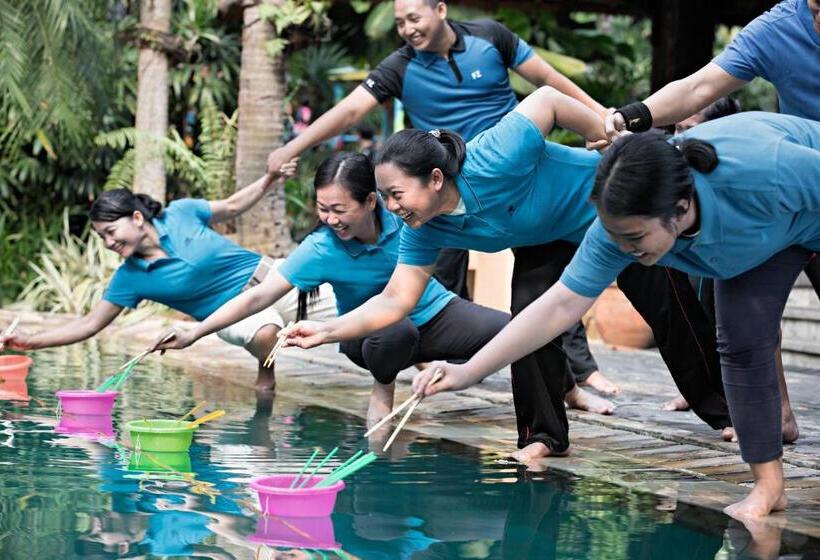 בית מלון כפרי Aryaduta Lippo Village