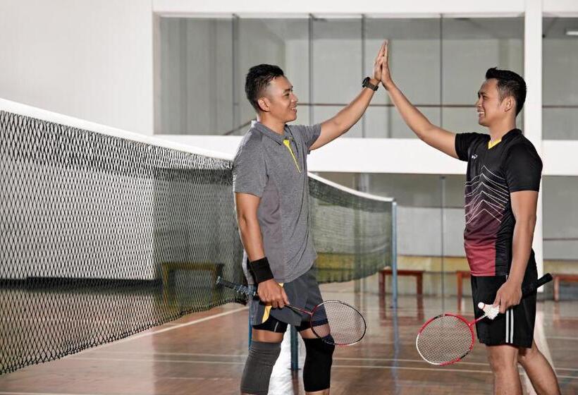 هتل Aryaduta Lippo Village