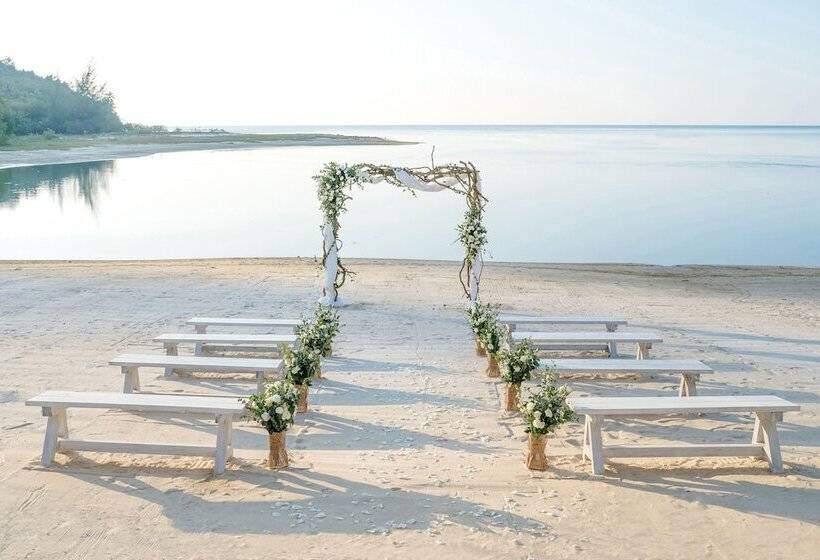 בית מלון כפרי Avani Plus Samui Resort