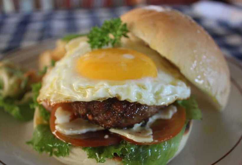 酒店 Bakung Beach Resort