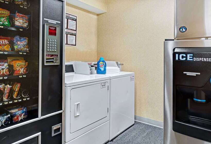 בית מלון כפרי Baymont By Wyndham Indianapolis