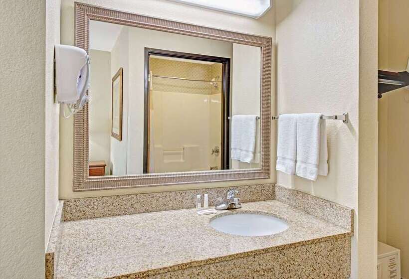 فندق Baymont By Wyndham Indianapolis