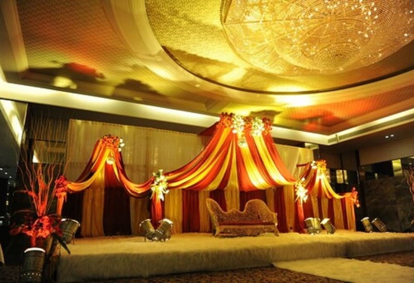 בית מלון כפרי Centre Point