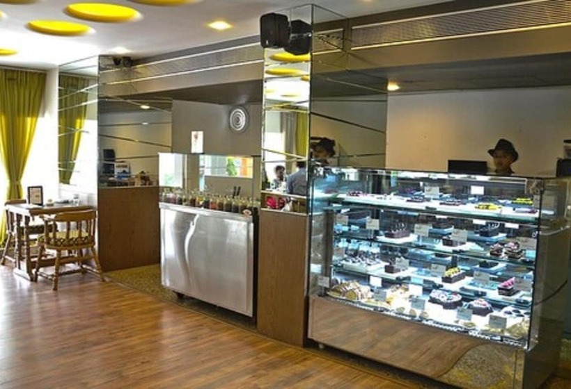 בית מלון כפרי Centre Point