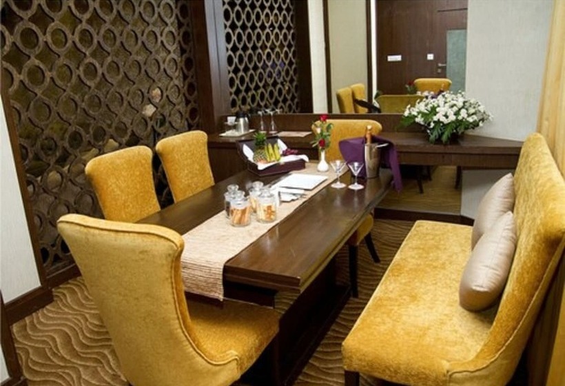 בית מלון כפרי Centre Point