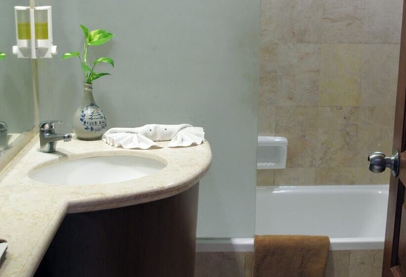 فندق Club Bali Family Suites @ Legian Beach