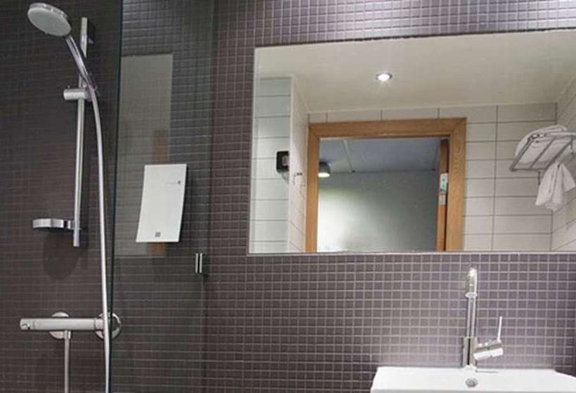 Comfort Hotel Runway