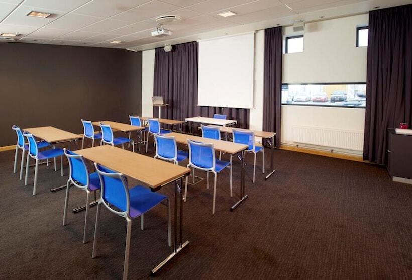 Comfort Hotel Runway