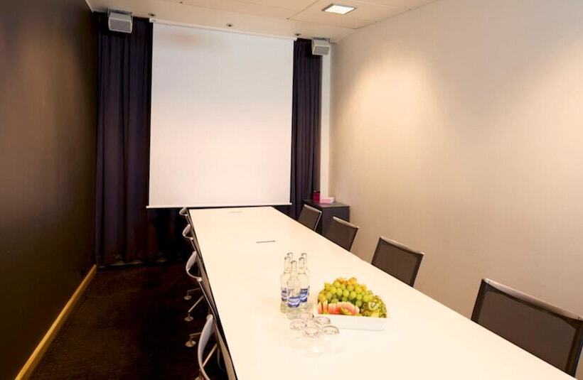 Comfort Hotel Runway