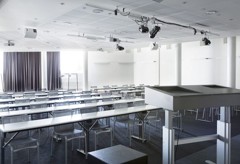 Comfort Hotel Runway