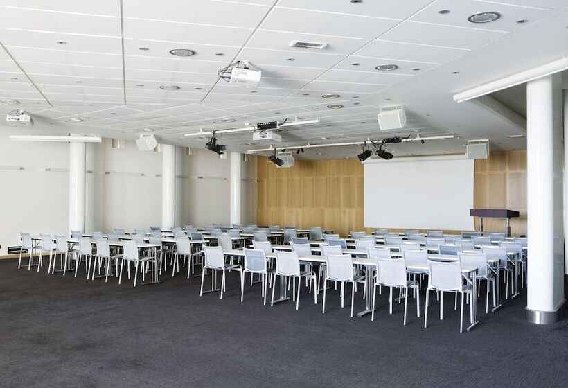 Comfort Hotel Runway