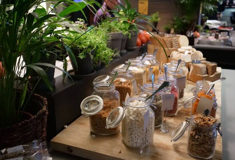 Comfort Hotel Runway