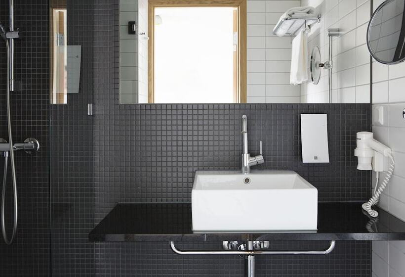 Comfort Hotel Runway