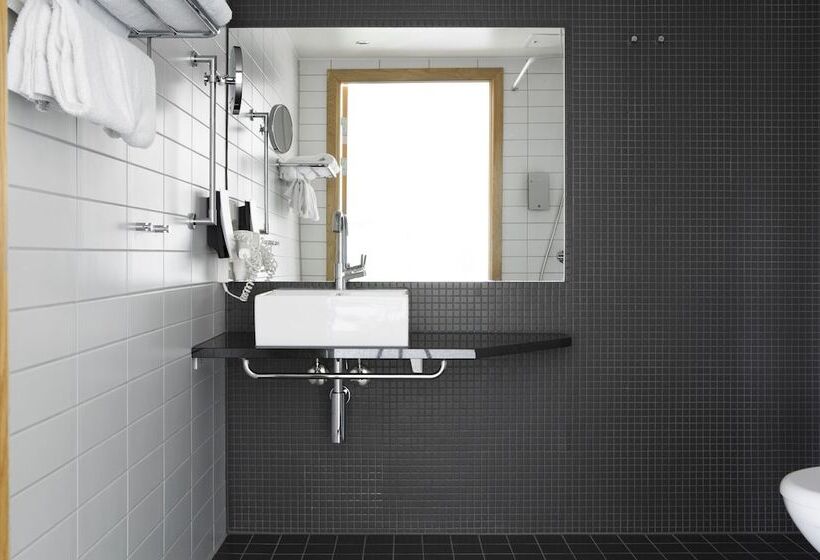 Comfort Hotel Runway