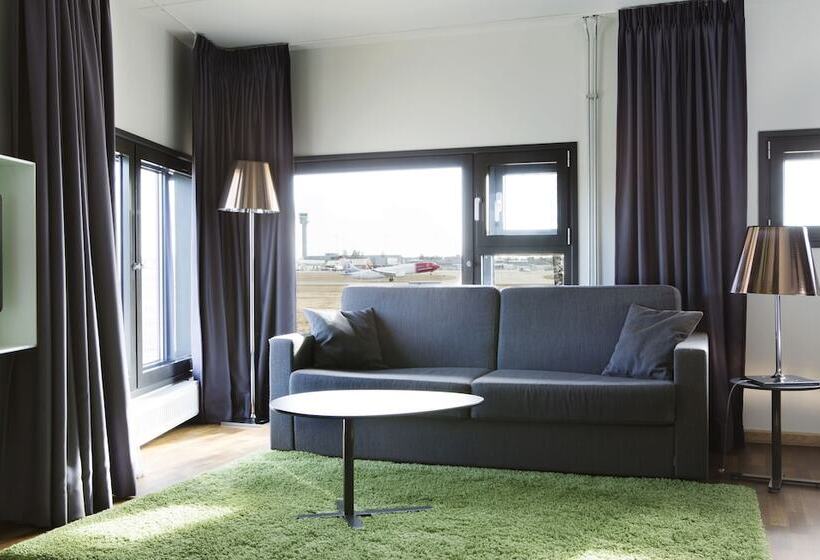 Comfort Hotel Runway