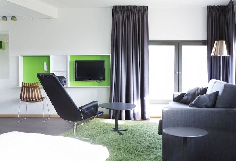 Comfort Hotel Runway