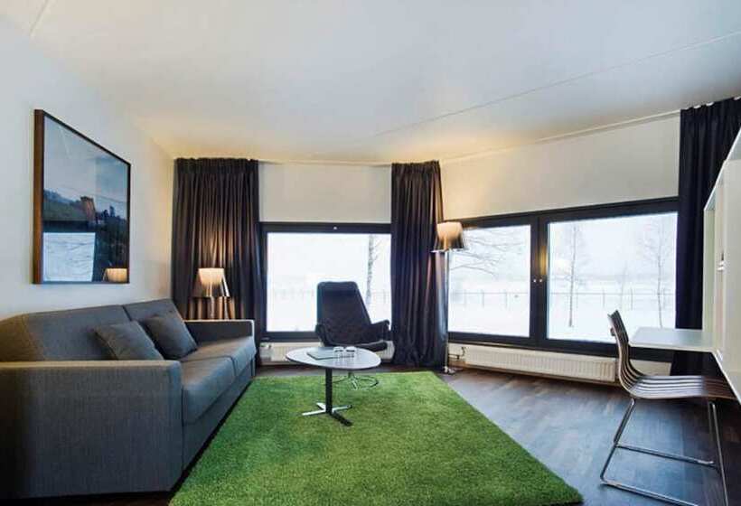 Comfort Hotel Runway