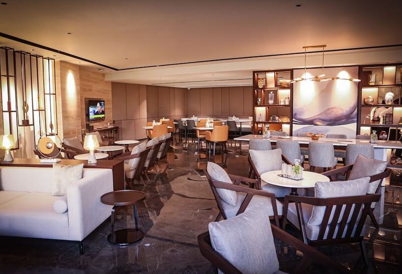 هتل Courtyard By Marriott Mumbai International Airport