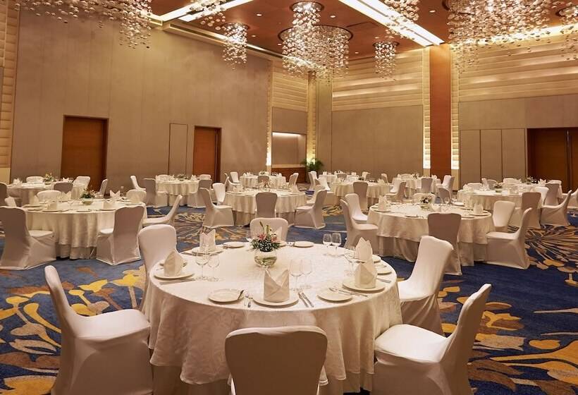 هتل Courtyard By Marriott Mumbai International Airport