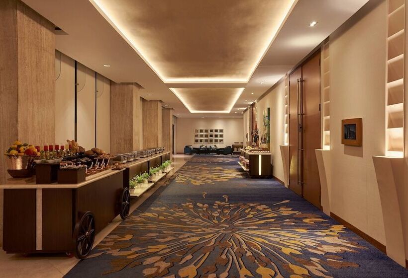 هتل Courtyard By Marriott Mumbai International Airport