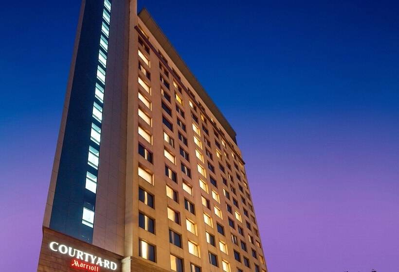 هتل Courtyard By Marriott Gurugram Downtown