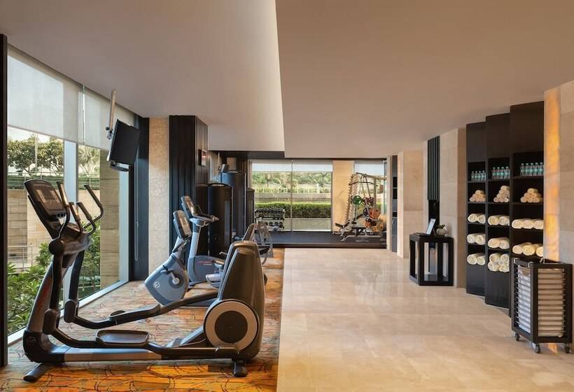 هتل Courtyard By Marriott Gurugram Downtown