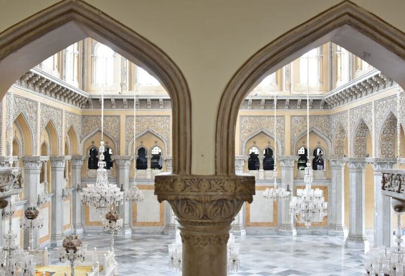 هتل Courtyard By Marriott Hyderabad