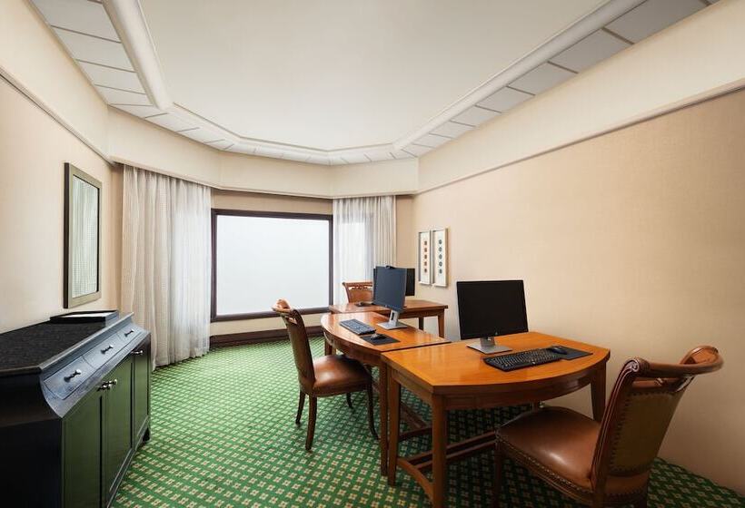 هتل Courtyard By Marriott Hyderabad