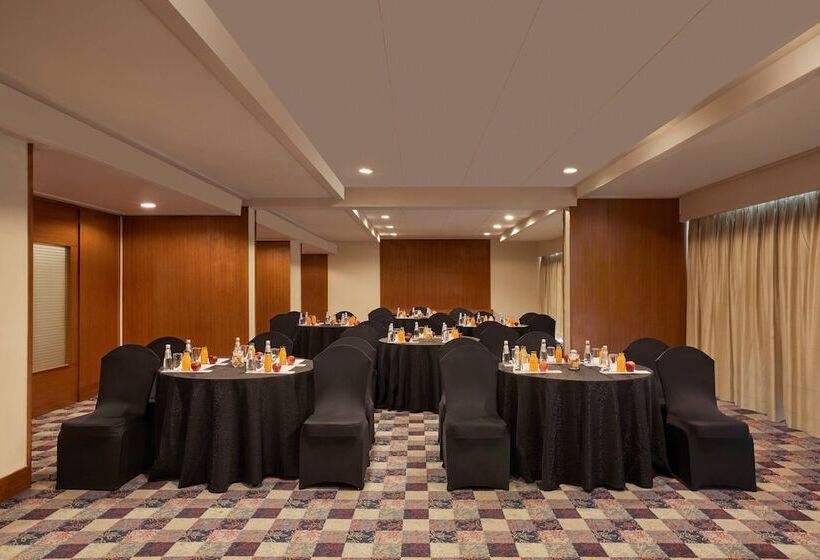 هتل Courtyard By Marriott Hyderabad