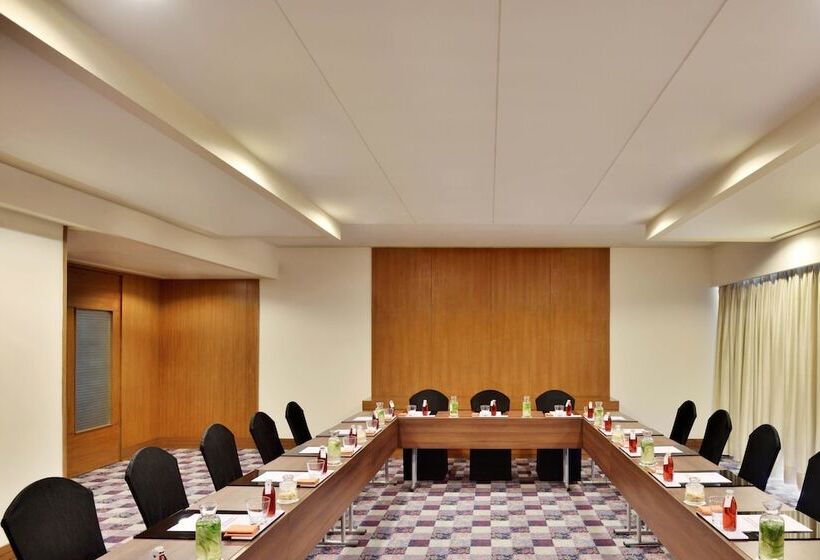 هتل Courtyard By Marriott Hyderabad