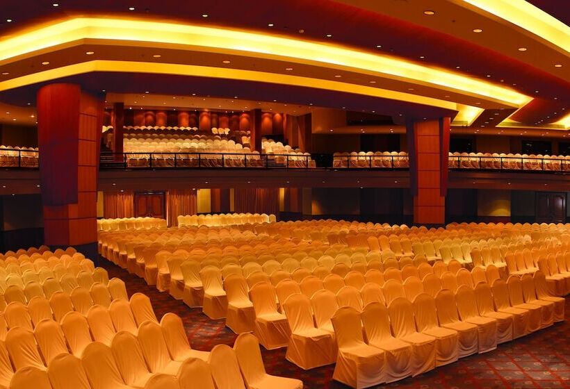 هتل Courtyard By Marriott Hyderabad