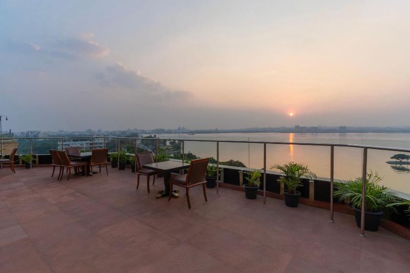 هتل Courtyard By Marriott Hyderabad