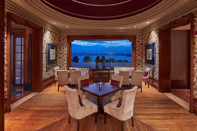 هتل Courtyard By Marriott Hyderabad