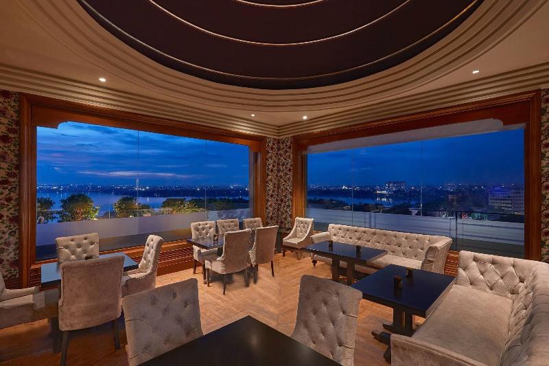 هتل Courtyard By Marriott Hyderabad