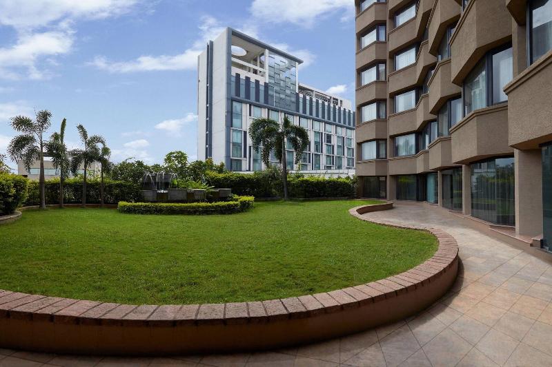 هتل Courtyard By Marriott Hyderabad