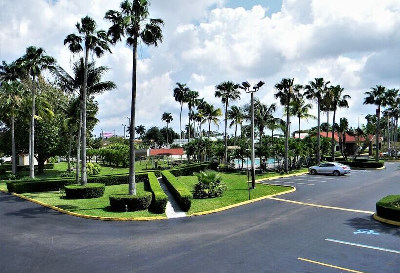 בית מלון כפרי Fairway Inn Florida City Homestead Everglades