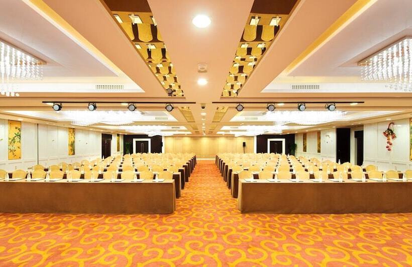 Golden Eagle Summit Hotel Downtown