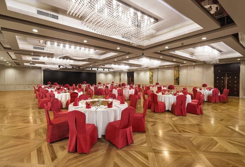 Golden Eagle Summit Hotel Downtown