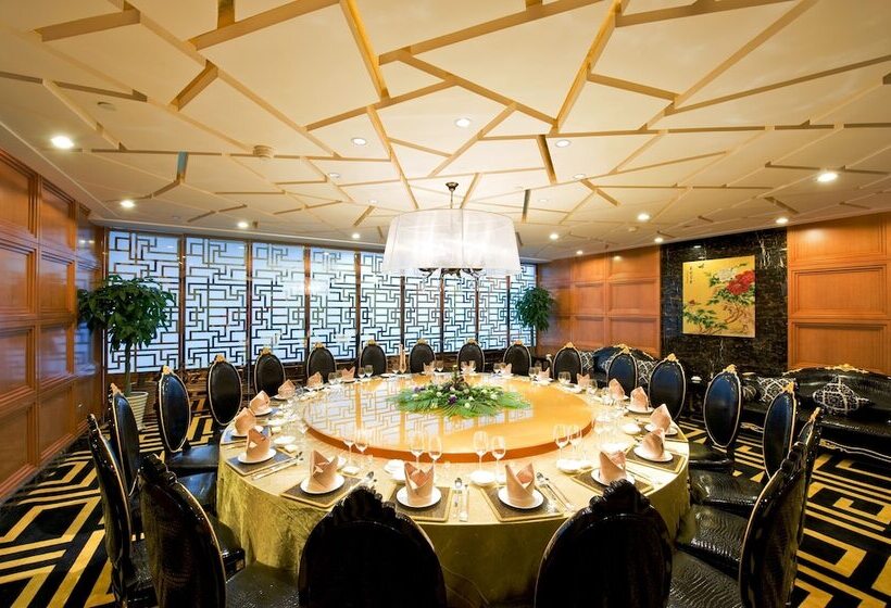 Golden Eagle Summit Hotel Downtown