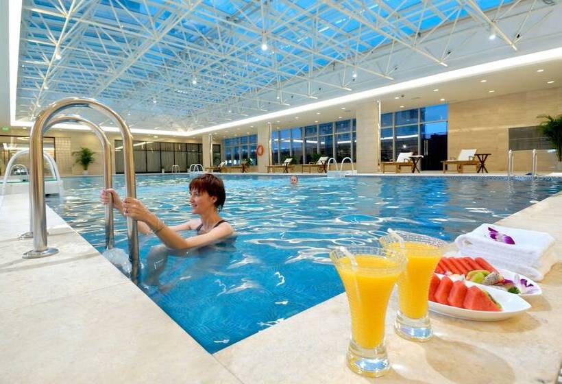 Golden Eagle Summit Hotel Downtown