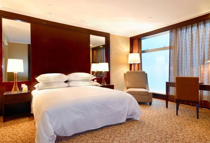 Golden Eagle Summit Hotel Downtown